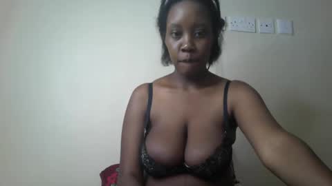 Snapshot of junebeiby chatting on 02-28-26, 10:22 queen online show from 02-28-26, 10:22