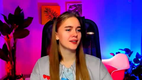 Snapshot of junewoods chatting on 11-13-25, 07:40 junewoods online show from 11-13-25, 07:40