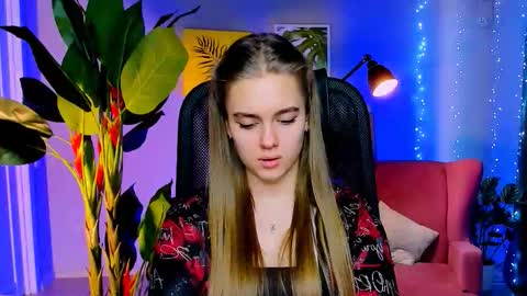 Snapshot of junewoods chatting on 01-19-26, 09:24 junewoods online show from 01-19-26, 09:24