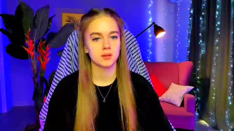 Snapshot of junewoods chatting on 02-05-26, 07:13 junewoods online show from 02-05-26, 07:13