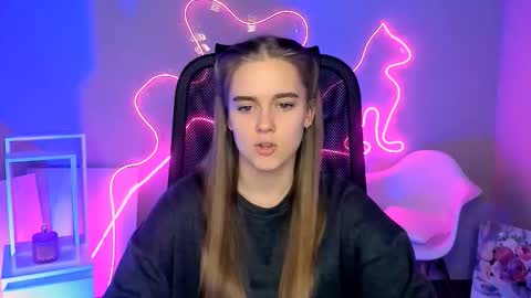 Snapshot of junewoods chatting on 02-16-26, 02:02 junewoods online show from 02-16-26, 02:02