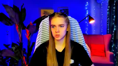 Snapshot of junewoods chatting on 02-25-26, 07:40 junewoods online show from 02-25-26, 07:40