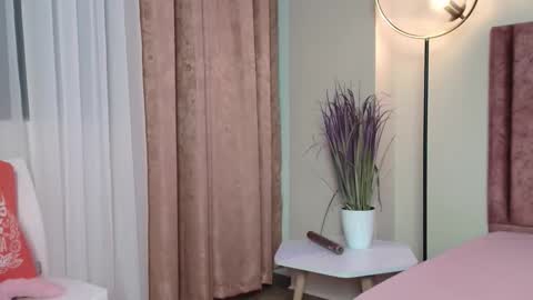 Jupiter Fox online show from 10-12-25, 05:01