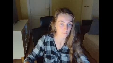 Snapshot of just_be_here chatting on 09-09-25, 08:30 Dary online show from 09-09-25, 08:30