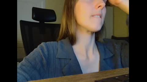 Snapshot of just_be_here chatting on 09-24-25, 08:12 Dary online show from 09-24-25, 08:12