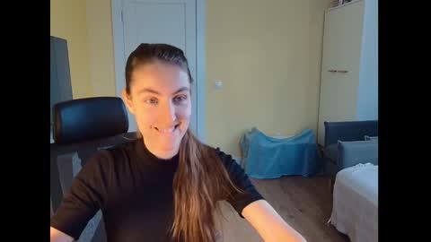 Snapshot of just_be_here chatting on 11-20-25, 08:47 Dary online show from 11-20-25, 08:47