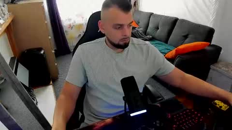 Snapshot of justforfunchriss chatting on 10-16-25, 09:43 justforfunchriss online show from 10-16-25, 09:43