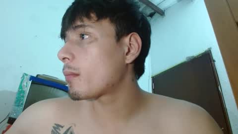 justin_taylor02 online show from 10-01-25, 10:49