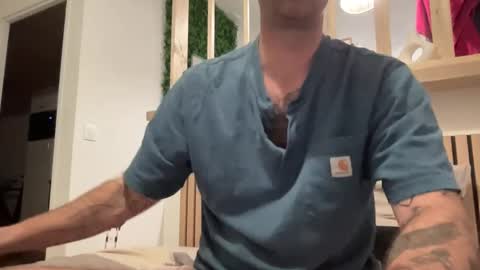 Snapshot of justmeandyou00 chatting on 02-15-25, 06:33 justmeandyou00 online show from 02-15-25, 06:33