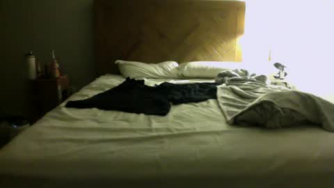 Snapshot of jwill10000 chatting on 09-17-25, 10:39 J and Sugar snap pea online show from 09-17-25, 10:39