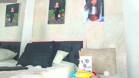 Snapshot of k_stormi_ chatting on 11-23-25, 01:16 STORMI online show from 11-23-25, 01:16