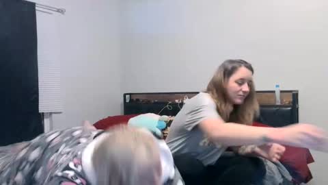 Snapshot of kai_and_eve chatting on 02-03-25, 04:25 Kai Em and Abs online show from 02-03-25, 04:25