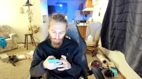 Kaiku77 online show from 10-28-25, 08:11