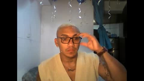 Snapshot of kail_1111 chatting on 12-14-25, 08:20 kail_1111 online show from 12-14-25, 08:20