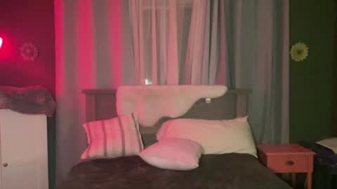 Snapshot of kaileeshy chatting on 11-11-25, 04:45 Kailee Smile online show from 11-11-25, 04:45