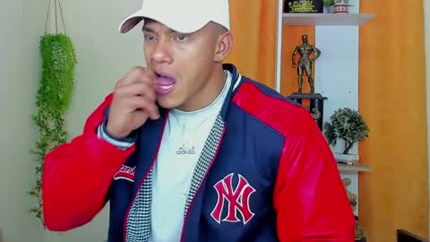 Snapshot of kale_tomson chatting on 12-11-24, 09:01 kale thomson online show from 12-11-24, 09:01