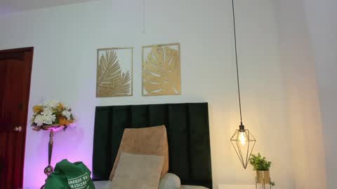 Snapshot of kalimonroee chatting on 01-08-25, 11:43 KaliMonroe online show from 01-08-25, 11:43