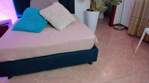 Snapshot of kalimonroee chatting on 01-09-25, 05:43 KaliMonroe online show from 01-09-25, 05:43