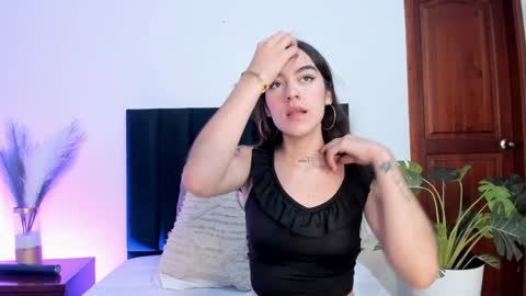 Snapshot of kalimonroee chatting on 01-29-25, 11:41 KaliMonroe online show from 01-29-25, 11:41