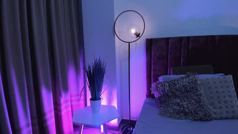 Snapshot of kalimonroee chatting on 01-30-25, 11:44 KaliMonroe online show from 01-30-25, 11:44