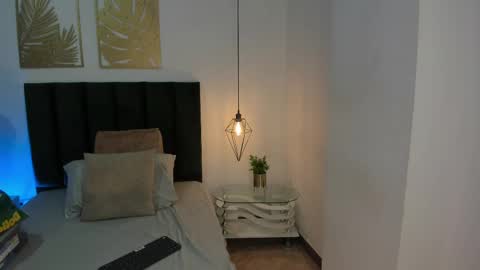 Snapshot of kalimonroee chatting on 02-17-25, 11:44 KaliMonroe online show from 02-17-25, 11:44