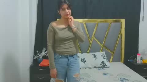 Snapshot of kamgomezxox chatting on 03-05-25, 03:29 kamgomezxox online show from 03-05-25, 03:29