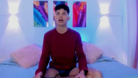 Snapshot of kamisuarezz chatting on 11-28-25, 06:21 Kami online show from 11-28-25, 06:21