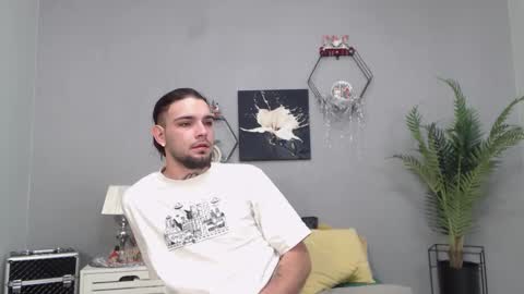 Snapshot of kanehunter chatting on 12-14-25, 07:18 Kane online show from 12-14-25, 07:18