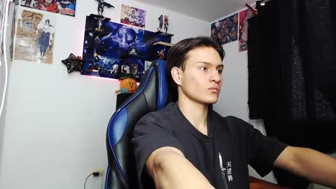 Snapshot of kanekixxxhot chatting on 10-11-25, 03:43 andres online show from 10-11-25, 03:43