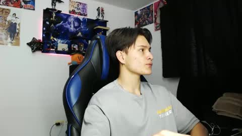 Snapshot of kanekixxxhot chatting on 10-21-25, 01:23 andres online show from 10-21-25, 01:23