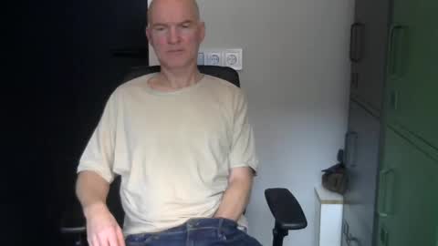 Snapshot of kapitein_rob chatting on 12-15-24, 09:13 Robbie online show from 12-15-24, 09:13