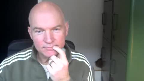 Snapshot of kapitein_rob chatting on 12-21-24, 12:49 Robbie online show from 12-21-24, 12:49