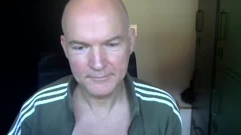 Snapshot of kapitein_rob chatting on 12-23-24, 09:05 Robbie online show from 12-23-24, 09:05