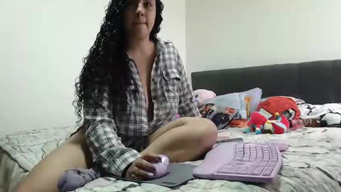 Snapshot of kara__gower chatting on 01-03-25, 04:06 kara online show from 01-03-25, 04:06