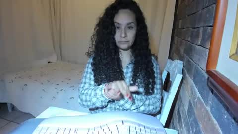 Snapshot of kara__gower chatting on 02-14-25, 02:18 kara online show from 02-14-25, 02:18