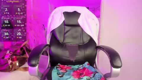 Snapshot of karelymitchel chatting on 02-26-26, 01:43 Karely online show from 02-26-26, 01:43