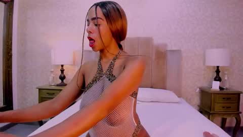 Snapshot of karennewman chatting on 12-16-25, 02:27 KarenNewman online show from 12-16-25, 02:27