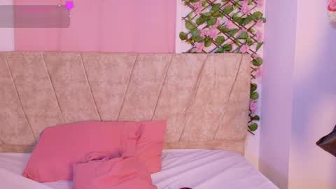 kariina_wong online show from 11-18-25, 07:40