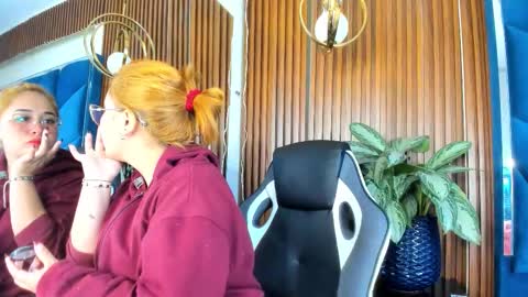 Snapshot of karinasanchezz chatting on 10-24-25, 12:12 karinasanchezz online show from 10-24-25, 12:12