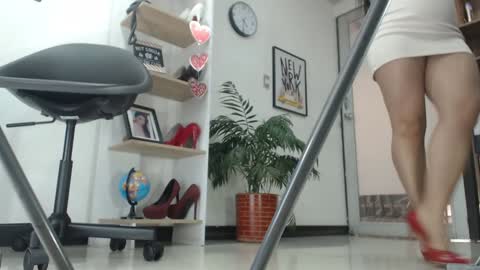 Snapshot of karinbellee chatting on 01-12-25, 03:46 Karin online show from 01-12-25, 03:46