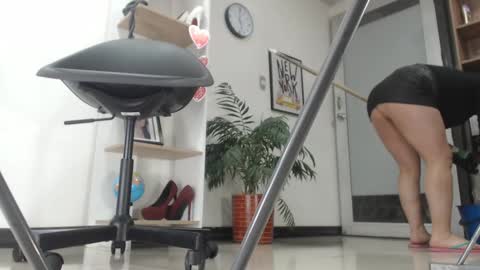 Snapshot of karinbellee chatting on 01-24-25, 12:10 Karin online show from 01-24-25, 12:10