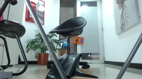 Snapshot of karinbellee chatting on 10-27-25, 11:36 Karin online show from 10-27-25, 11:36