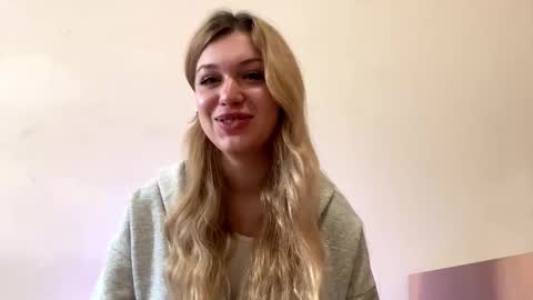 Snapshot of karisawaldon chatting on 10-21-25, 11:22 Marry online show from 10-21-25, 11:22