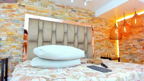 Snapshot of karla_dunn chatting on 01-20-25, 08:29 Karla online show from 01-20-25, 08:29