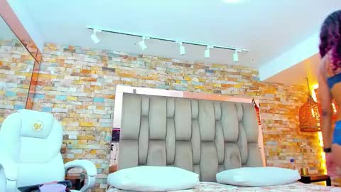 Snapshot of karla_dunn chatting on 01-29-25, 08:04 Karla online show from 01-29-25, 08:04