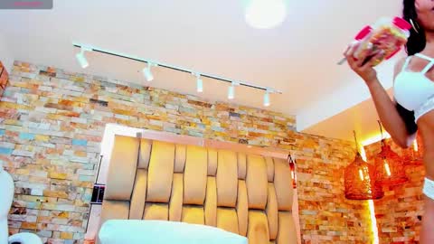 Snapshot of karla_dunn chatting on 02-01-25, 08:37 Karla online show from 02-01-25, 08:37