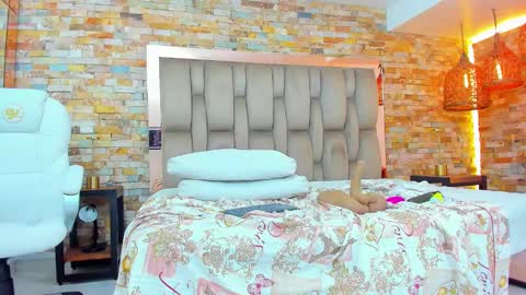 Snapshot of karla_dunn chatting on 02-06-25, 03:06 Karla online show from 02-06-25, 03:06