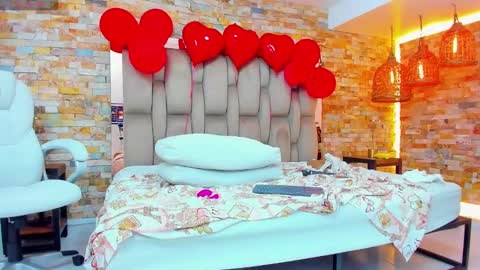 Snapshot of karla_dunn chatting on 02-18-25, 03:21 Karla online show from 02-18-25, 03:21