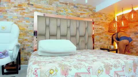 Snapshot of karla_dunn chatting on 02-18-25, 07:52 Karla online show from 02-18-25, 07:52