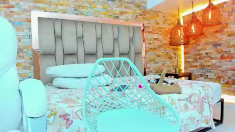 Snapshot of karla_dunn chatting on 02-20-25, 12:19 Karla online show from 02-20-25, 12:19